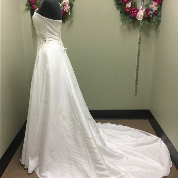 Maggie Sottero, Designer Size 6, Wedding Dress, Store Sample, On Sample - Picture 3 of 4